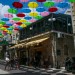 Des parapluies en lévitation dans la rue Yoel Salomon de Jérusalem